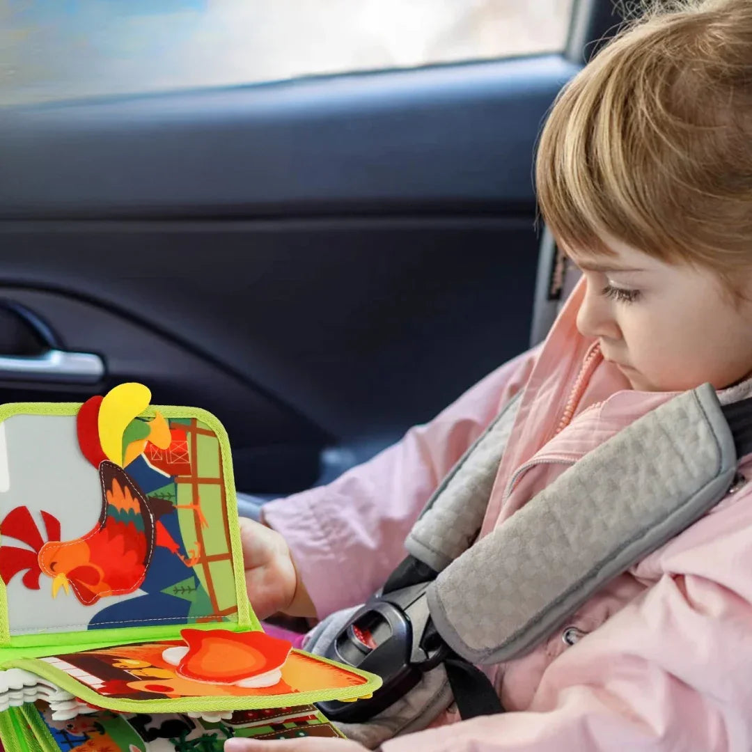 KinderSpeech beszédfejlesztő játék, gyerek olvas interaktív állatos könyvet autóban